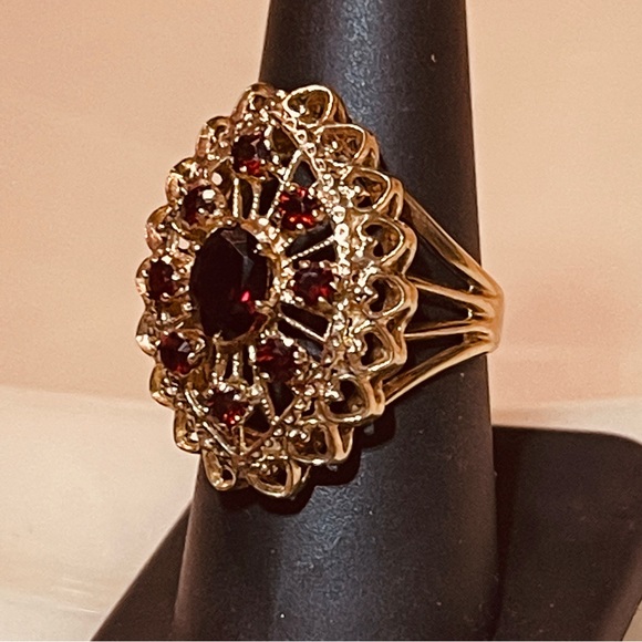 ♥️Stunning 375 Yellow Gold European Antique Filigree Garnet Dinner Ring! - Picture 2 of 16